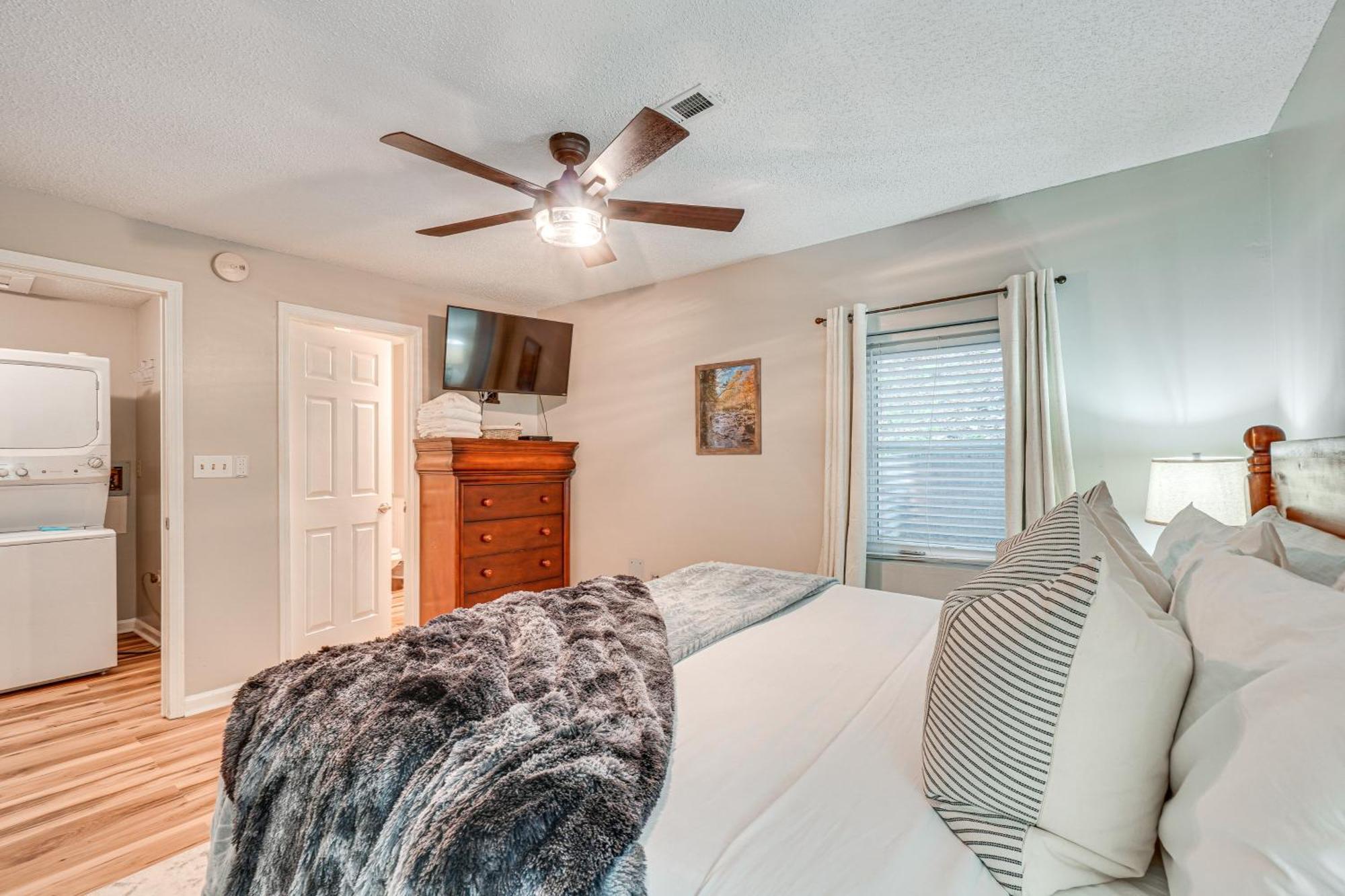 Downtown Gatlinburg Condo With Mountain-View Balcony Exterior photo